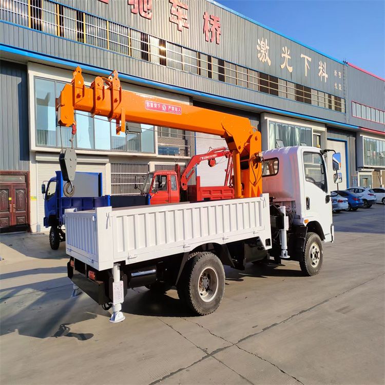 红旗区三轮随车吊定制 农用改装机自备吊中瑞长期出售